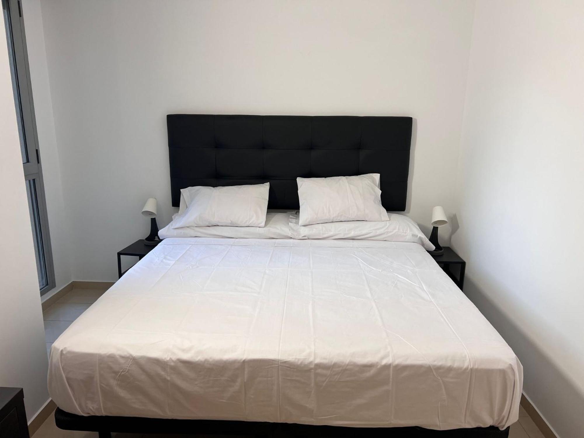 Fira Gran Via 2 - Private Rooms In A Shared Apartment - Habitaciones Privadas En Apartamento Compartido L'Hospitalet de Llobregat Bagian luar foto