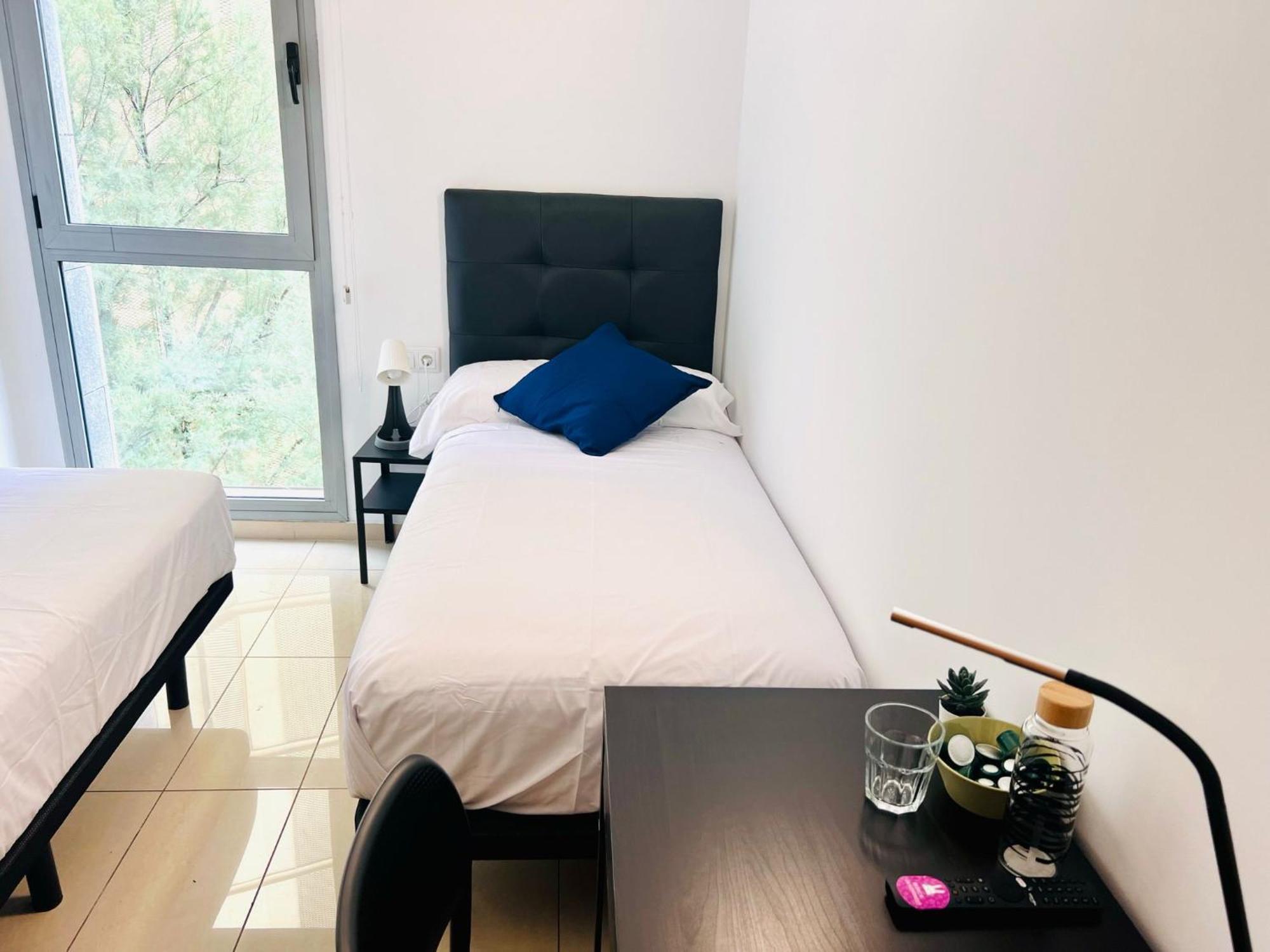 Fira Gran Via 2 - Private Rooms In A Shared Apartment - Habitaciones Privadas En Apartamento Compartido L'Hospitalet de Llobregat Bagian luar foto