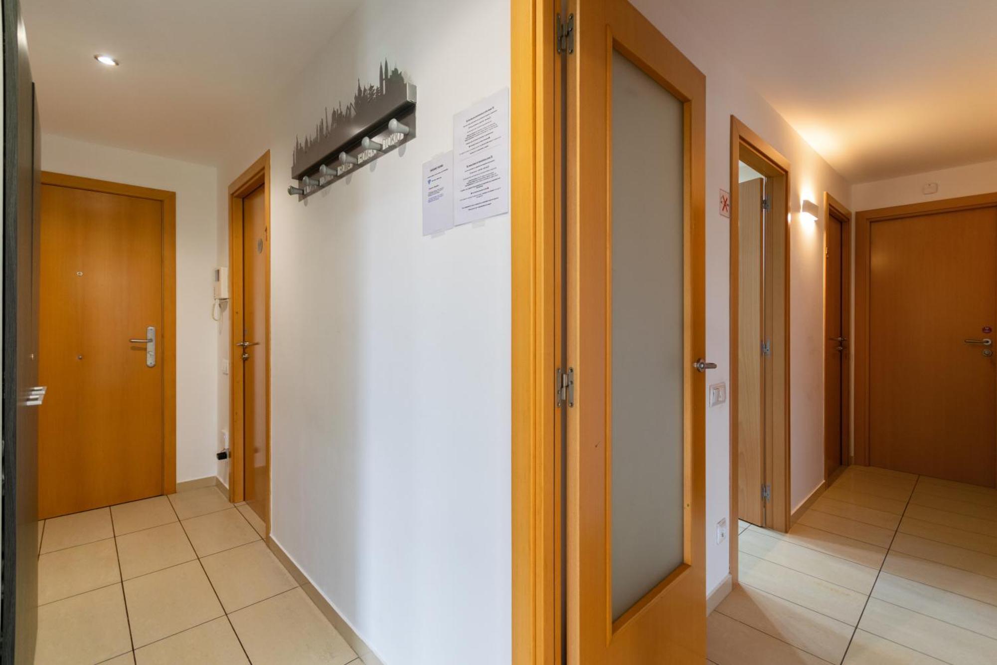 Fira Gran Via 2 - Private Rooms In A Shared Apartment - Habitaciones Privadas En Apartamento Compartido L'Hospitalet de Llobregat Bagian luar foto