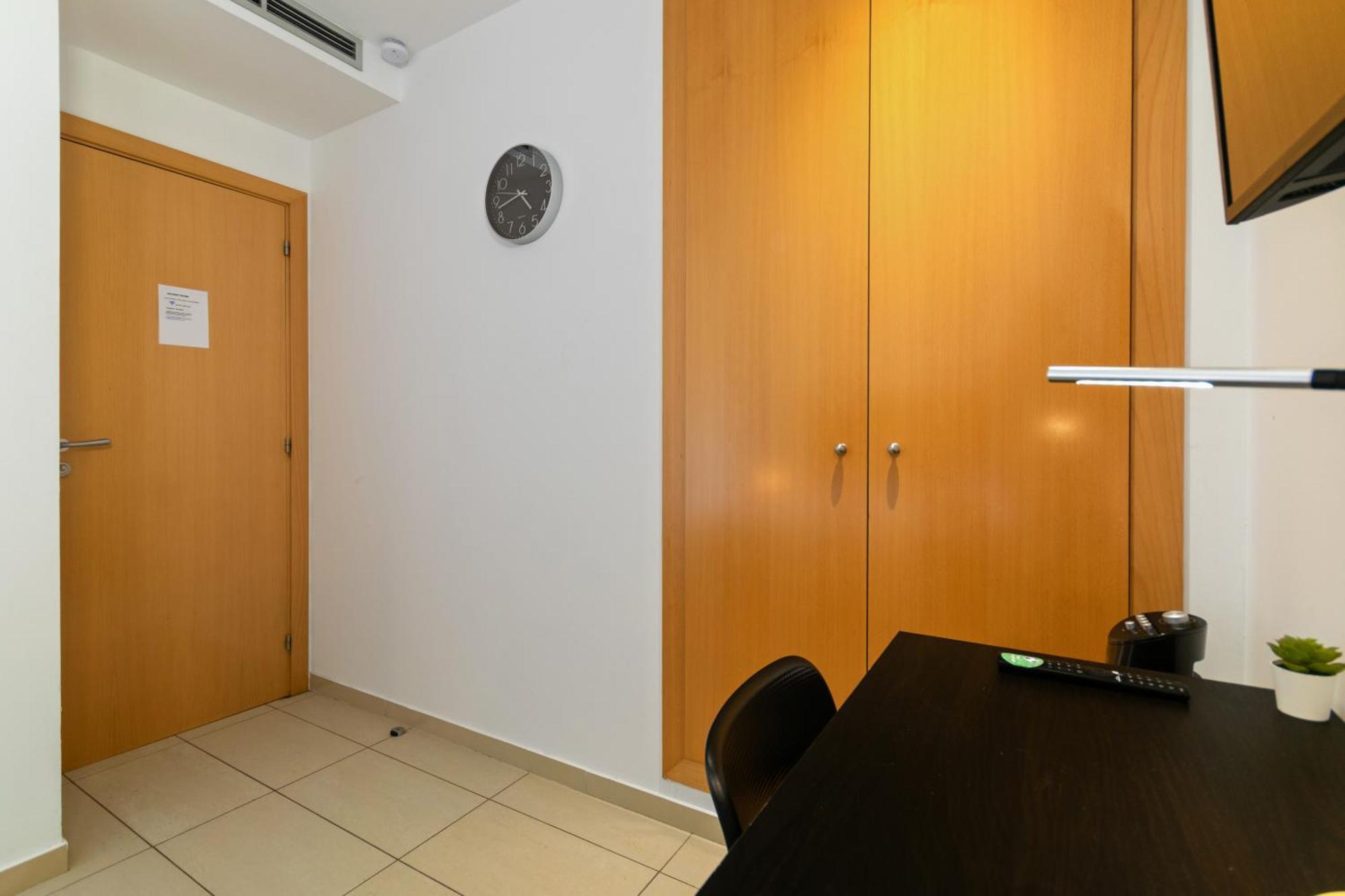 Fira Gran Via 2 - Private Rooms In A Shared Apartment - Habitaciones Privadas En Apartamento Compartido L'Hospitalet de Llobregat Bagian luar foto