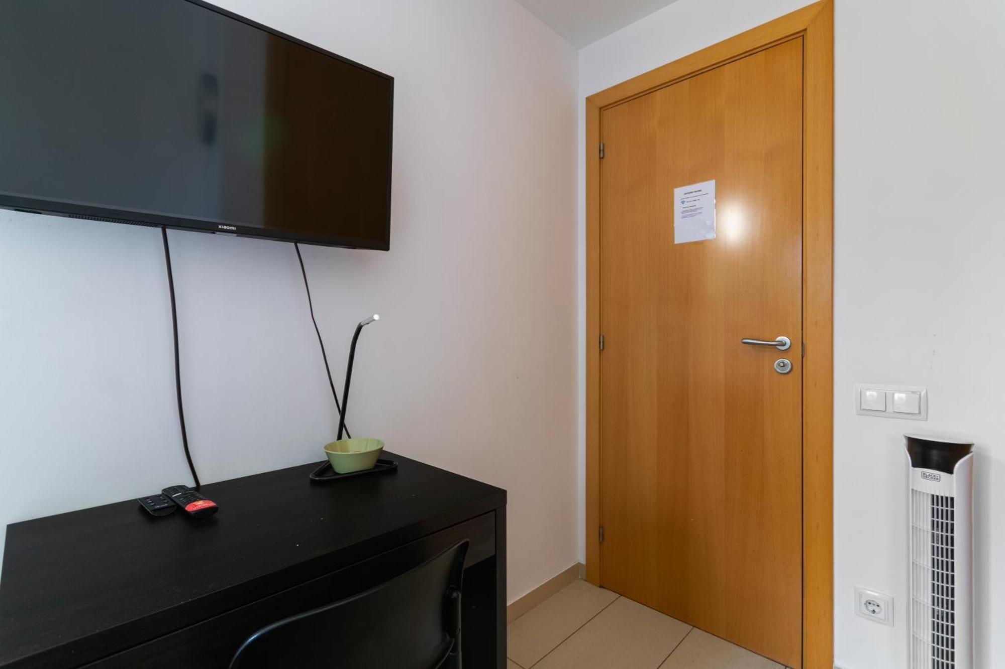 Fira Gran Via 2 - Private Rooms In A Shared Apartment - Habitaciones Privadas En Apartamento Compartido L'Hospitalet de Llobregat Bagian luar foto