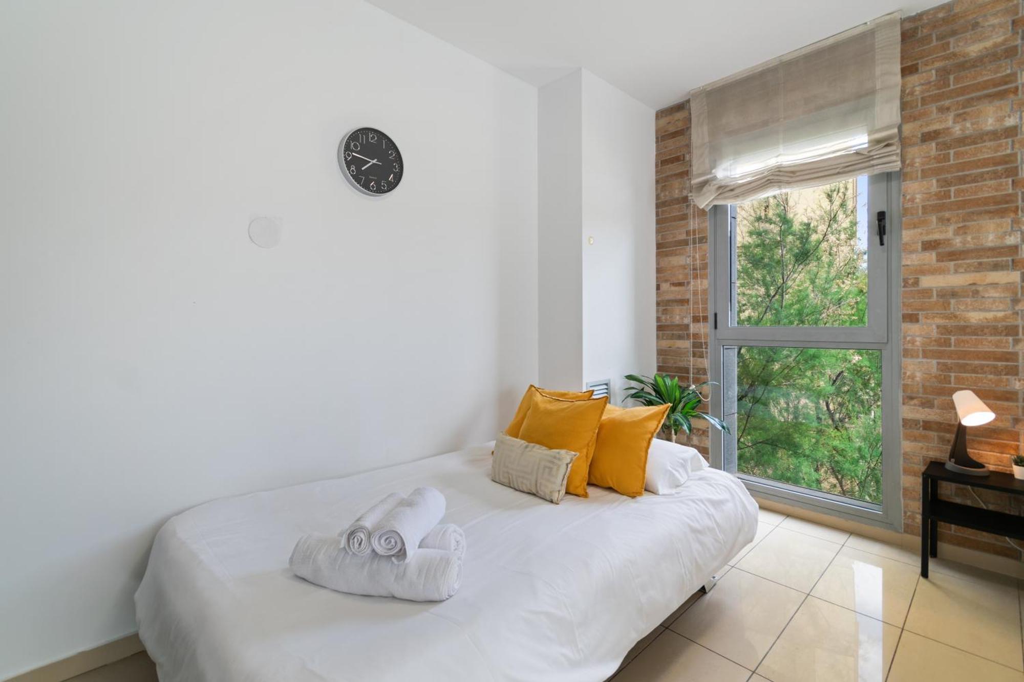 Fira Gran Via 2 - Private Rooms In A Shared Apartment - Habitaciones Privadas En Apartamento Compartido L'Hospitalet de Llobregat Bagian luar foto
