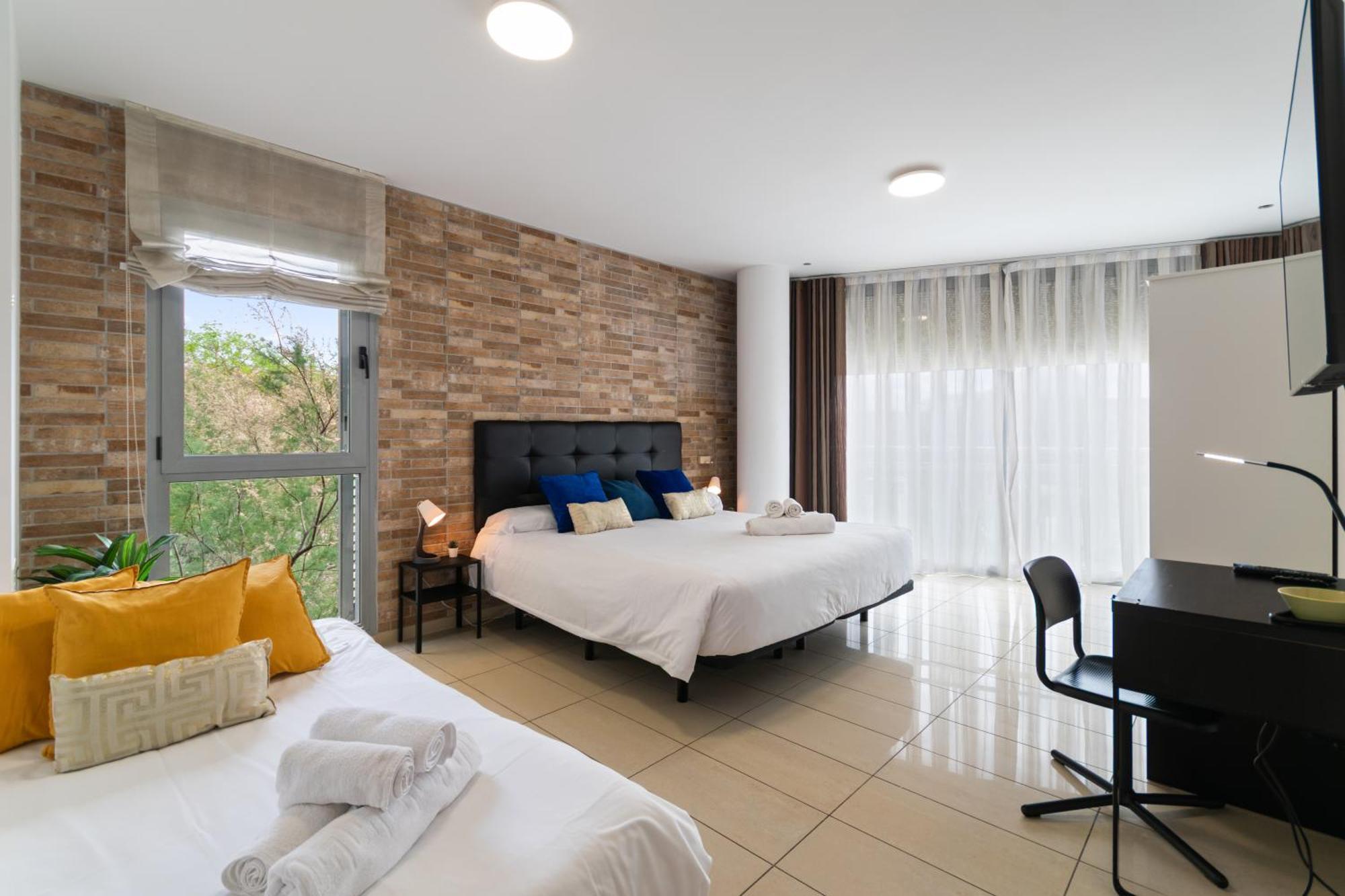 Fira Gran Via 2 - Private Rooms In A Shared Apartment - Habitaciones Privadas En Apartamento Compartido L'Hospitalet de Llobregat Bagian luar foto