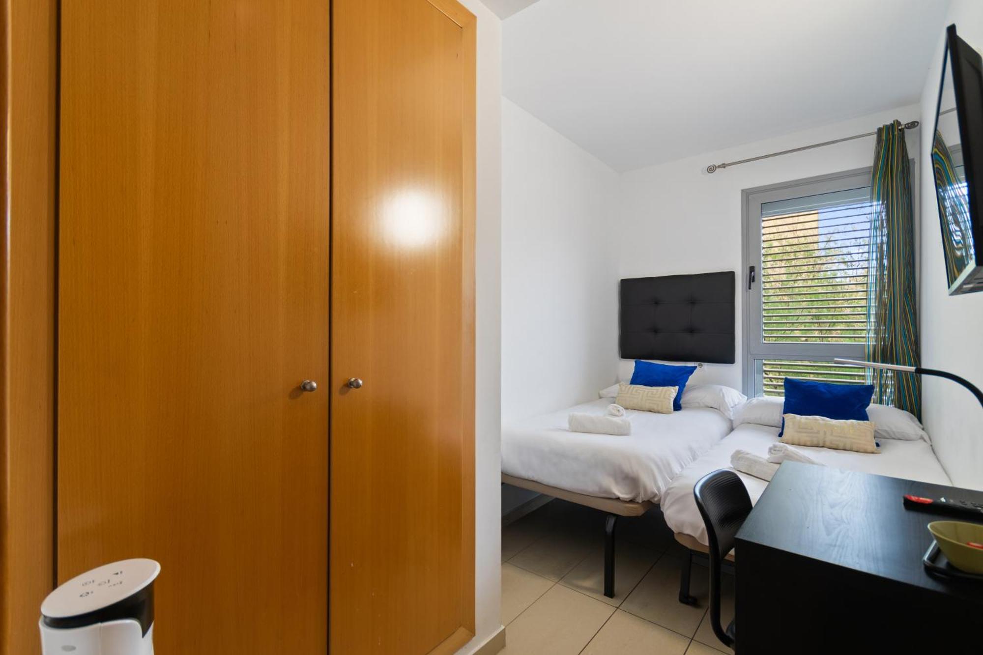 Fira Gran Via 2 - Private Rooms In A Shared Apartment - Habitaciones Privadas En Apartamento Compartido L'Hospitalet de Llobregat Bagian luar foto