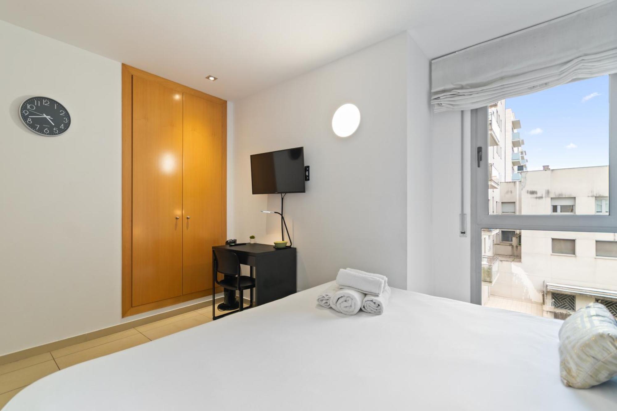 Fira Gran Via 2 - Private Rooms In A Shared Apartment - Habitaciones Privadas En Apartamento Compartido L'Hospitalet de Llobregat Bagian luar foto