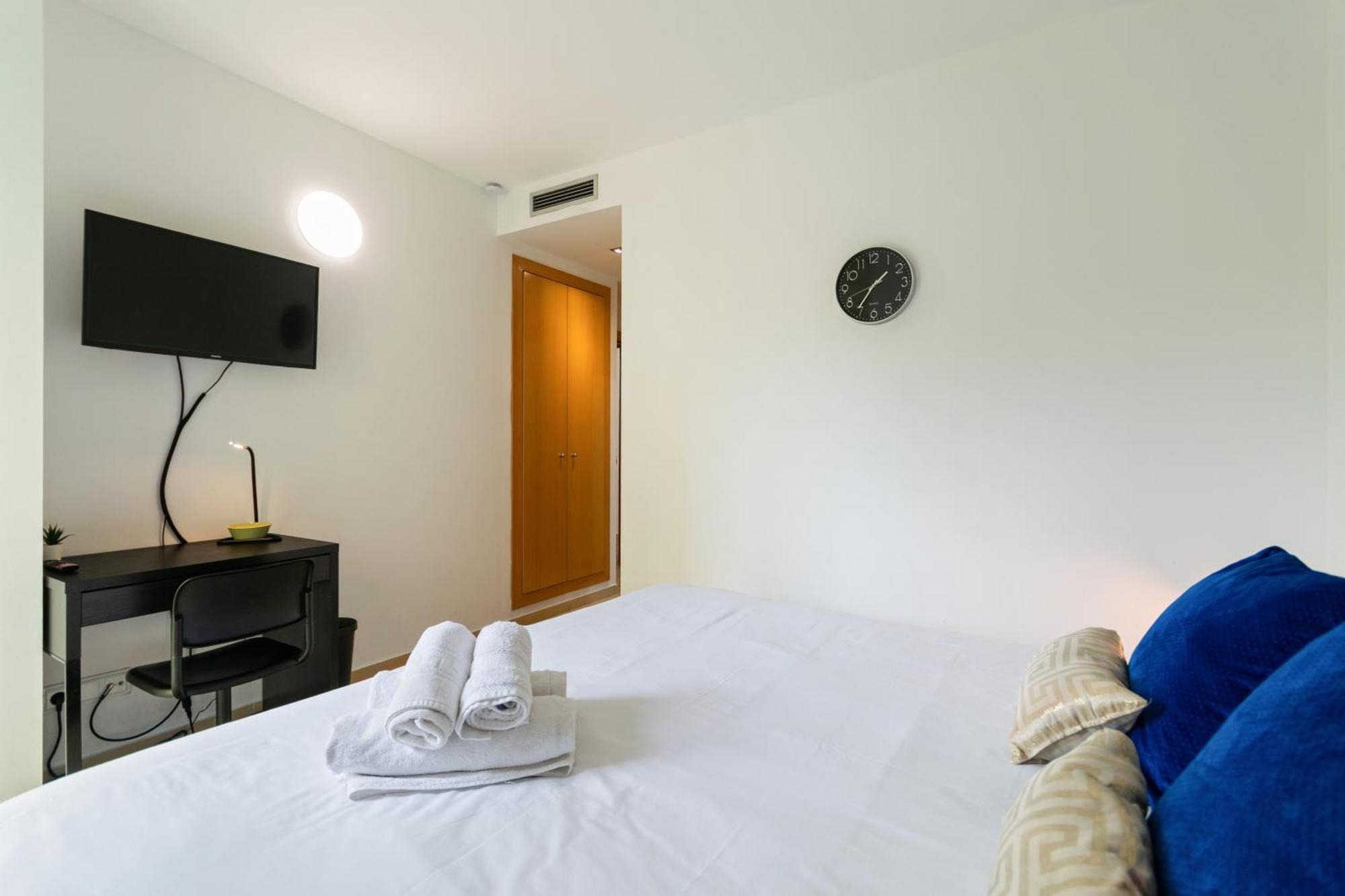 Fira Gran Via 2 - Private Rooms In A Shared Apartment - Habitaciones Privadas En Apartamento Compartido L'Hospitalet de Llobregat Bagian luar foto